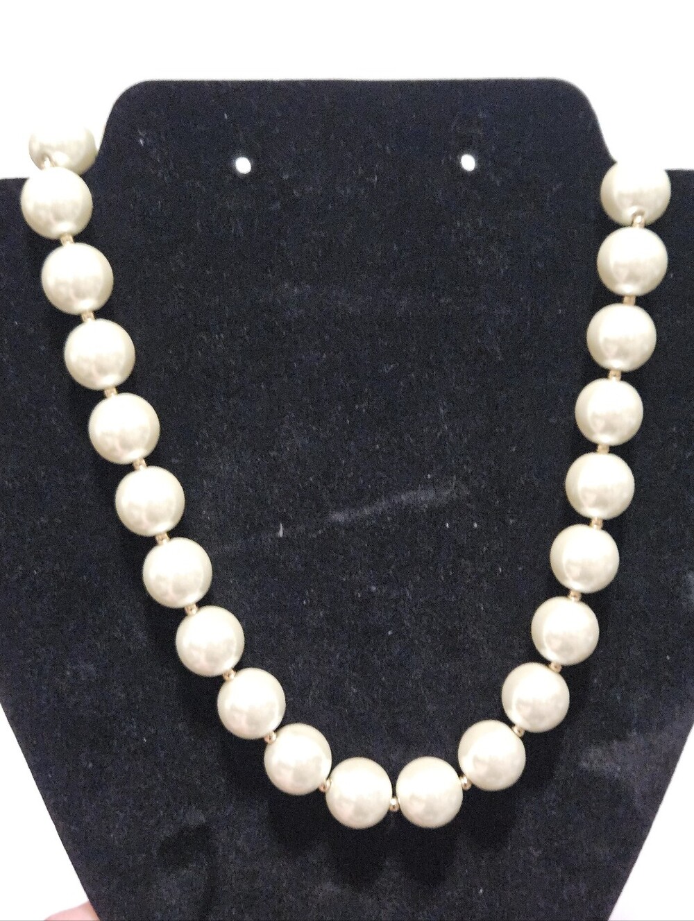 Oversized  Faux Pearl Statement Necklace - Picture 4 of 4